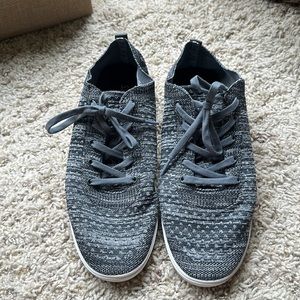 Men’s Suavs sneakers. Size 13